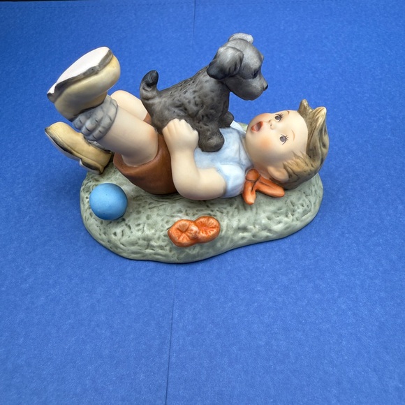 Goebel Berta Hummel Pals 1996 BH- 4 Boy Playing With Dog - Excellent Condition - Picture 1 of 8